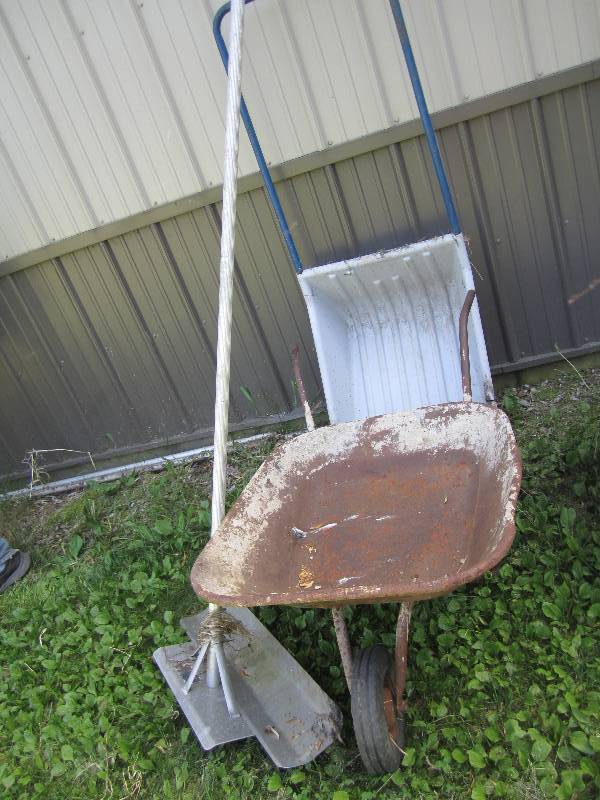 lot 314 image: Roof rake, large shovel and wheelba...