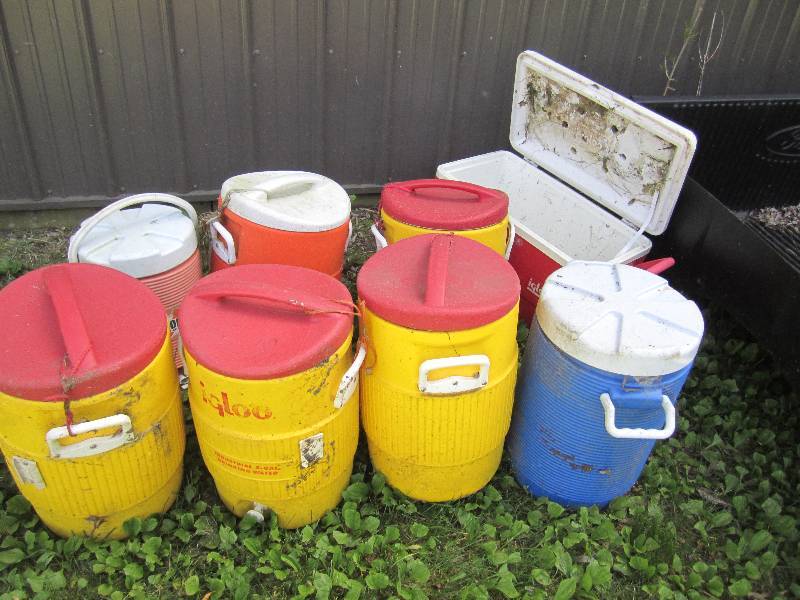 lot 315 image: Lot of coolers...