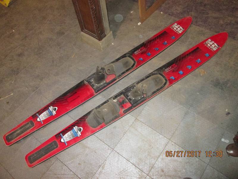 lot 14 image: HO Extreme Excel water skiis...