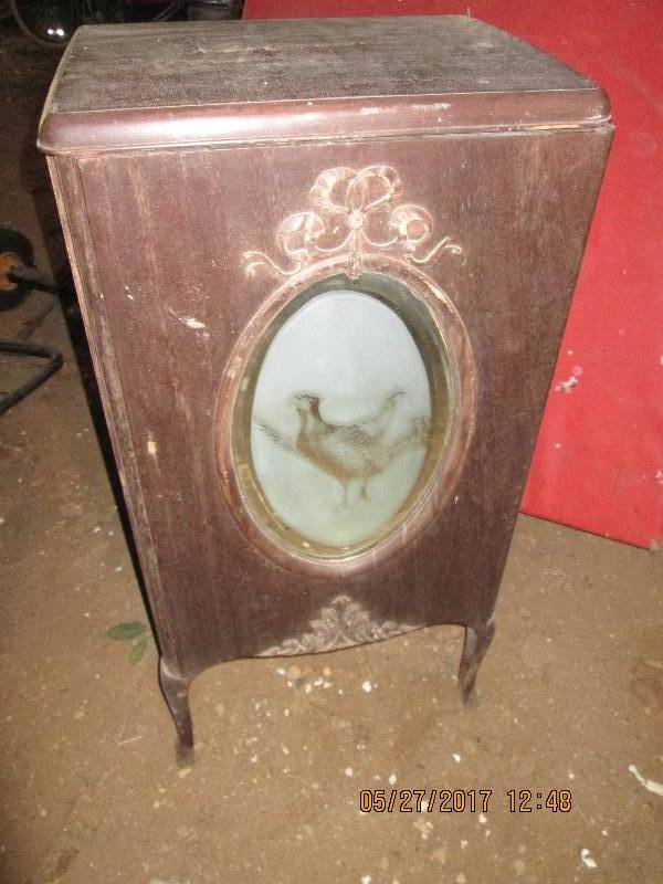 lot 18 image: Antique mirrored cabinet, 19 x 15  ...