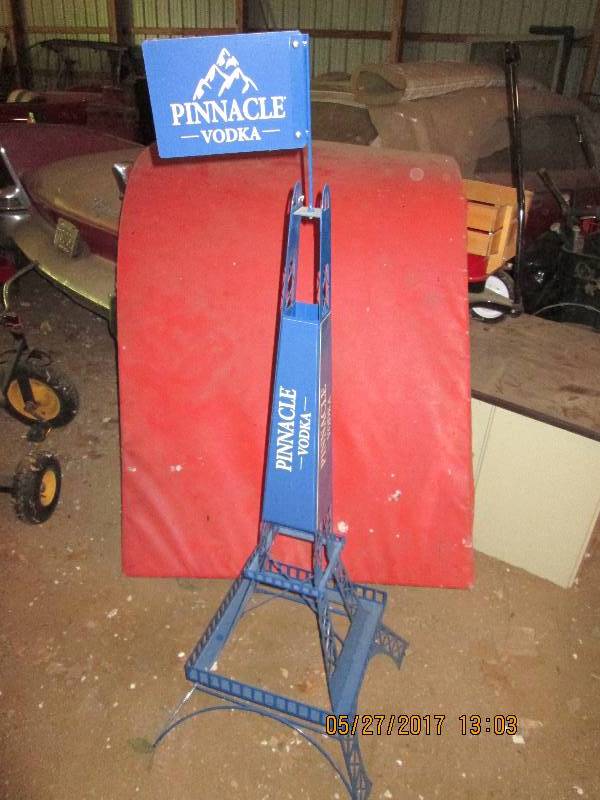 lot 22 image: Metal Pinnacle vodka display, 5 ta...