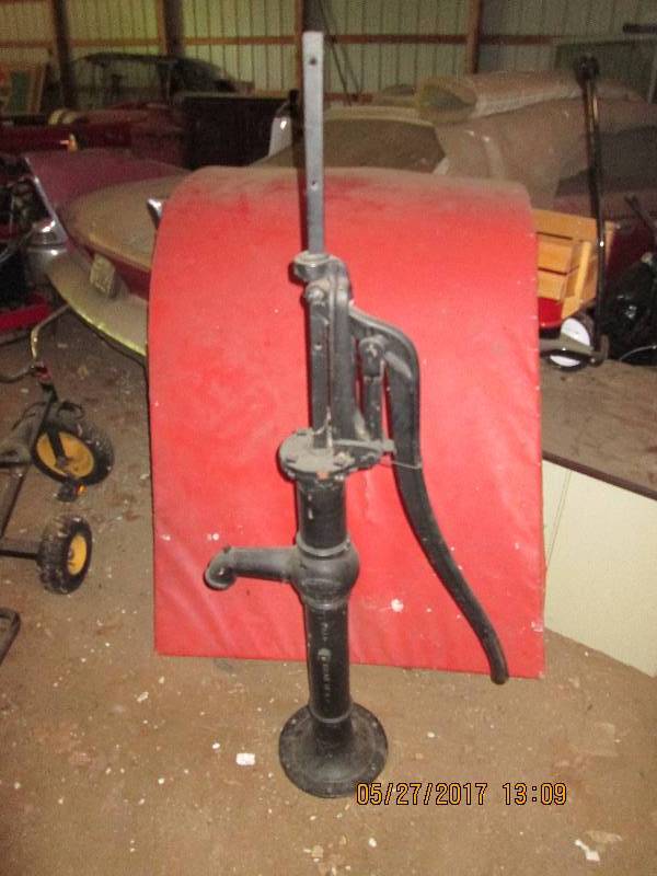 lot 23 image: Metal pump top...