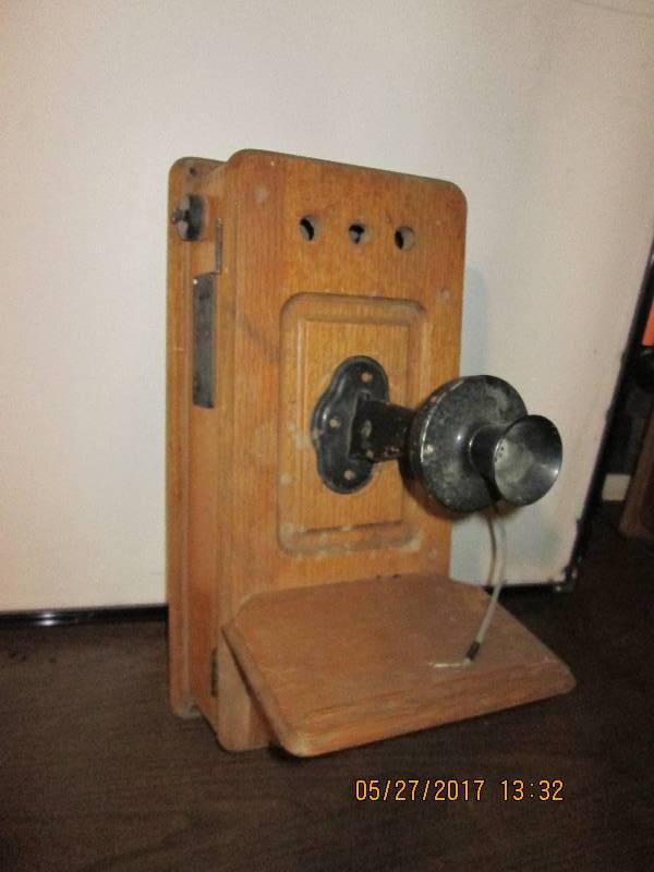lot 29 image: Antique telephone...