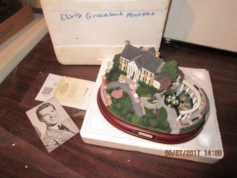 lot 41 image: Elvis Graceland mansion...