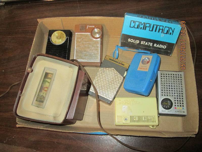 lot 42 image: Lot of vintage radios...