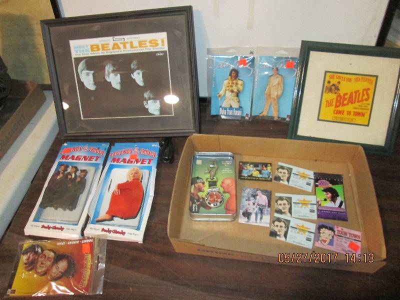 lot 43 image: Lot of Elvis and Beatles and other ...