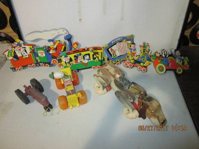 lot 45 image: Vintage toy lot...