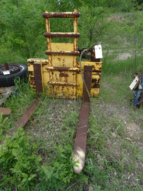 lot 60 image: Class 2 Fork Positioner, 42 forks ...