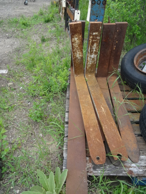 lot 4 image: Misc. Forks, 6 Total, 5 are 35 lon...