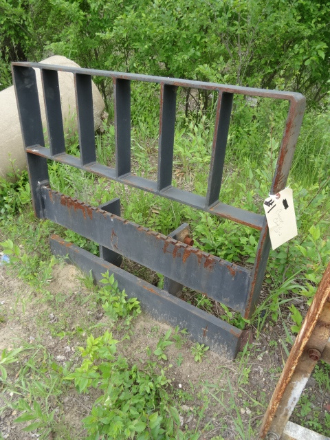 lot 1 image: 38 Class 2 forklift carriage...