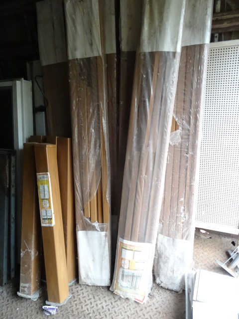 lot 227 image: Wood-Grain PVC Railing Lot - Premiu...