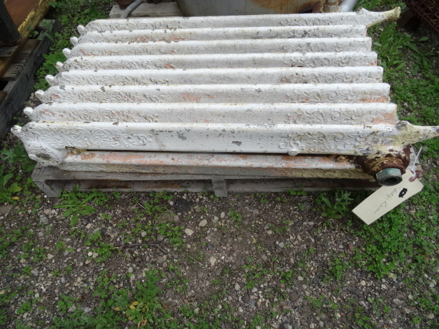 lot 101 image: Antique Radiator, 38h x 18 12w x 8...