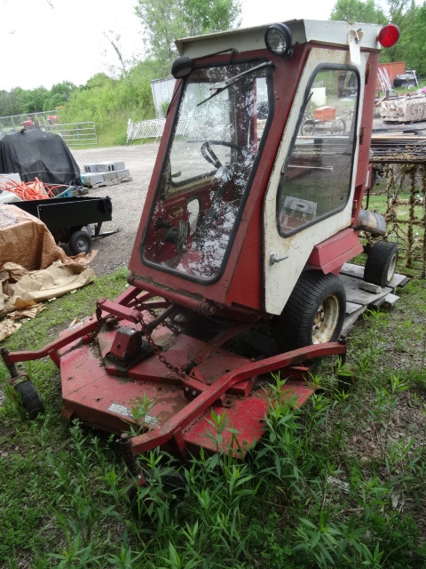lot 56 image: Toro 72 Groundmaster, Gas, motor i...