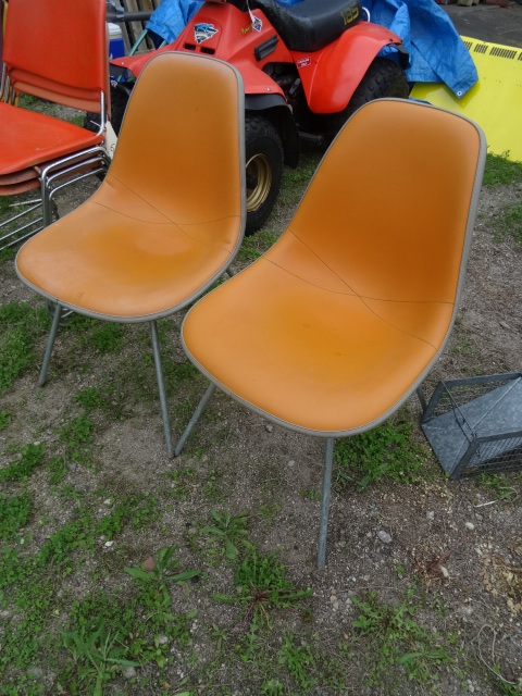 lot 65 image: Herman Miller chairs - 2...