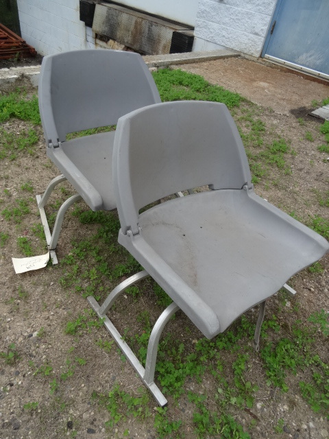 lot 129 image: Plastic folding boat seats that swi...