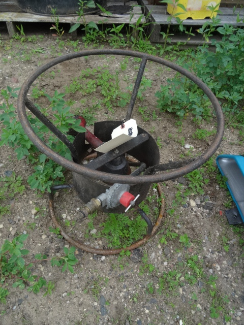 lot 131 image: LP cooker w regulator...