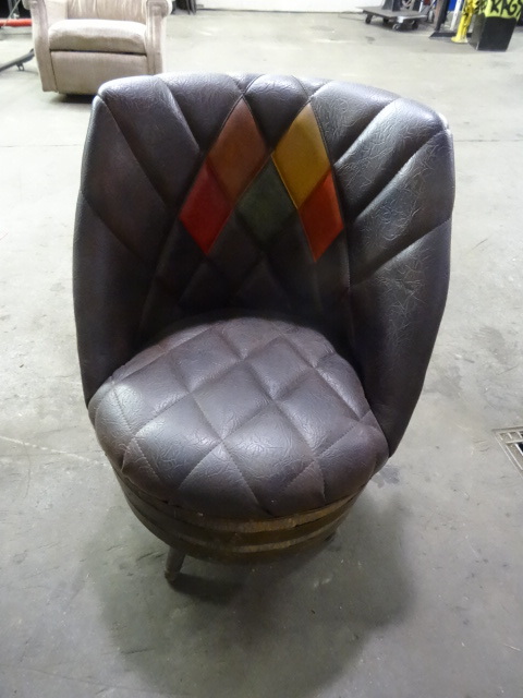 lot 85 image: Barrel chair...