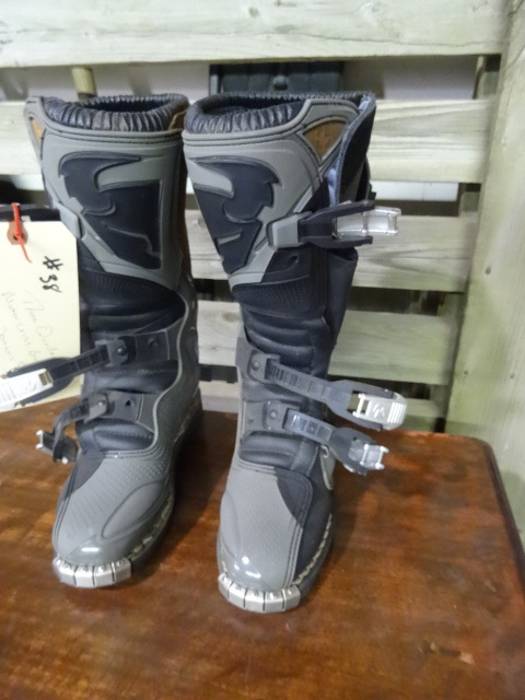 lot 38 image: Thor Quadrant Motorcross Boots, wom...