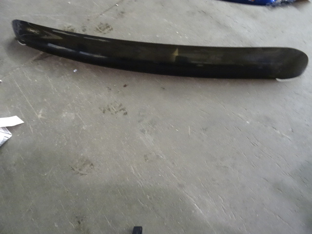 lot 158 image: Lund Bug deflector, 74L, came off ...