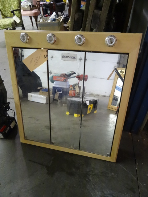 lot 31 image: Lighted in-wall medicine cabinet , ...