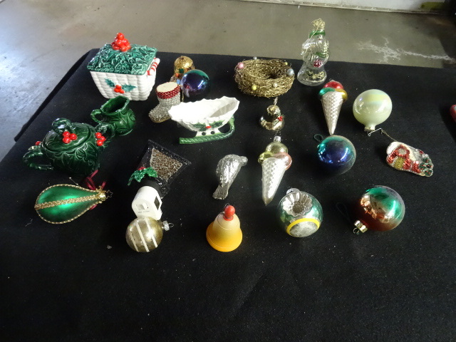 lot 167 image: Christmas In a Box, an assortment o...