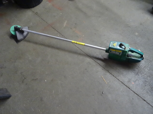 lot 178 image: Weed Eater XR90, 26.2 cc, gas power...