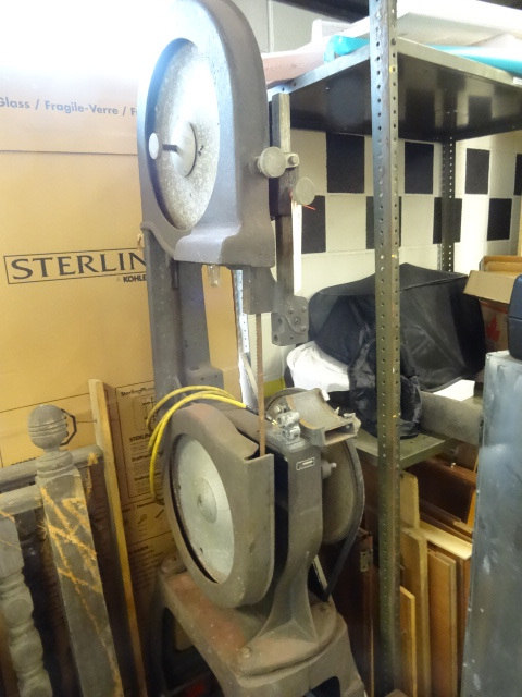 lot 33 image: Montgomary Ward Band Saw, model # 4...