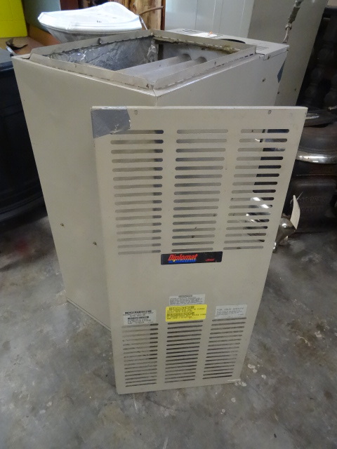 lot 11 image: Lennox Diplomat gas Furnace, worked...