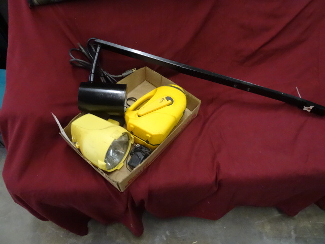 lot 69 image: Paint trays & EZ Pour Spouts, assor...