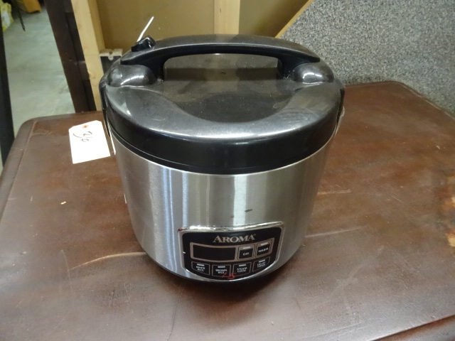 lot 83 image: Aroma Rice Cooker, Works good...
