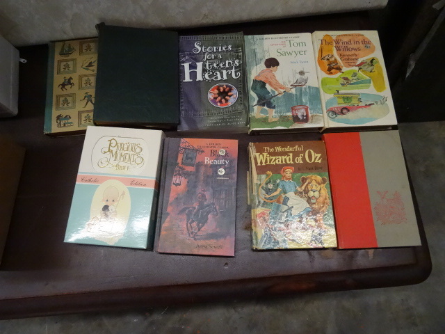lot 224 image: Childrens books, Precious Moments C...