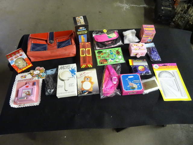 lot 212 image: Childrens Lot - contains breifcase...