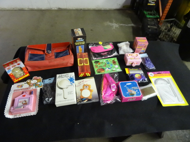lot 215 image: Childrens Lot - contains breifcase...