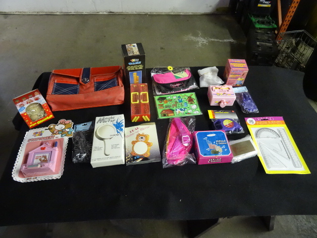 lot 220 image: Childrens Lot - contains breifcase...