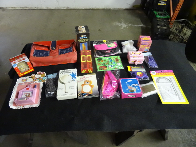 lot 222 image: Childrens Lot - contains breifcase...
