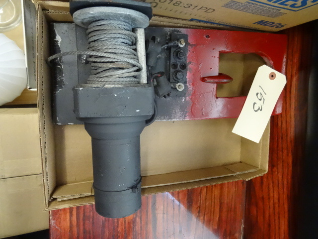lot 153 image: 2000 lb Winch, 100 cable, works...