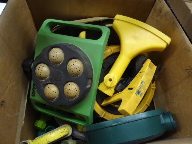lot 142 image: Lawn Sprinklers & sprayers, assorte...