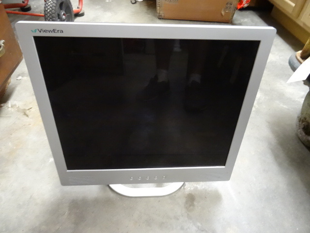 lot 87 image: Viewera 19 Flat Screen computer mo...