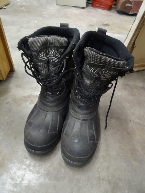 lot 94 image: Ski Doo Boots, mens 12, good shape,...