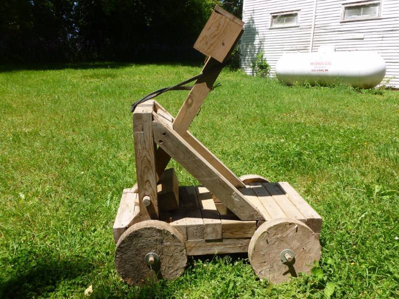 lot 4 image: Rock Garden Decoration