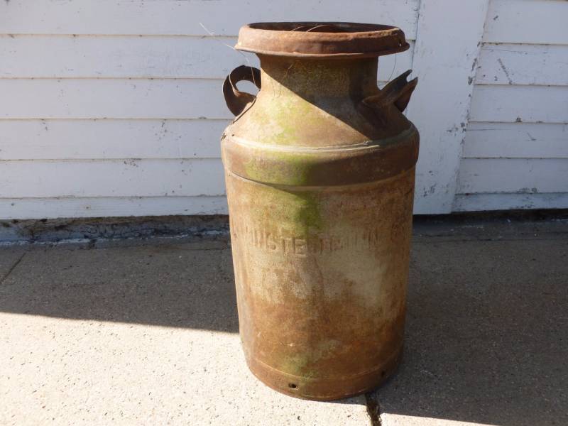 lot 19 image: Vintage Milk Can