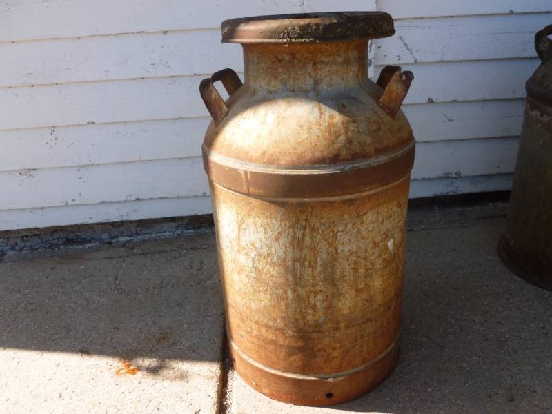 lot 21 image: Vintage Milk Can
