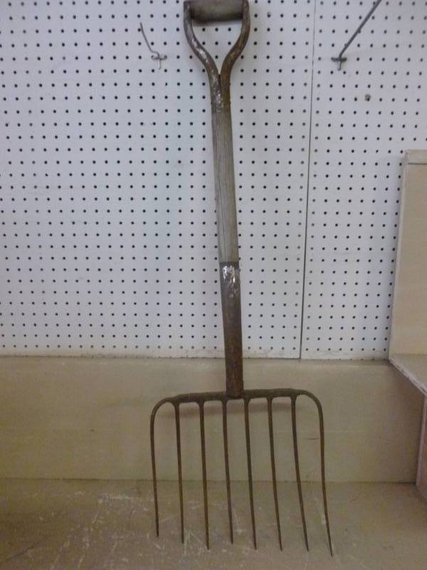 lot 25 image: Vintage Silage Fork
