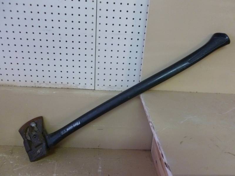 lot 27 image: Splitting Maul