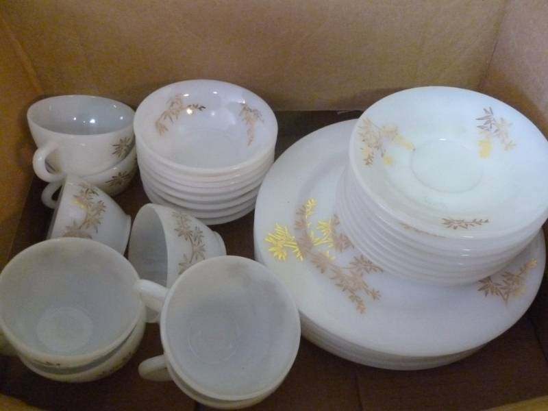 lot 38 image: Vintage Federal Glass