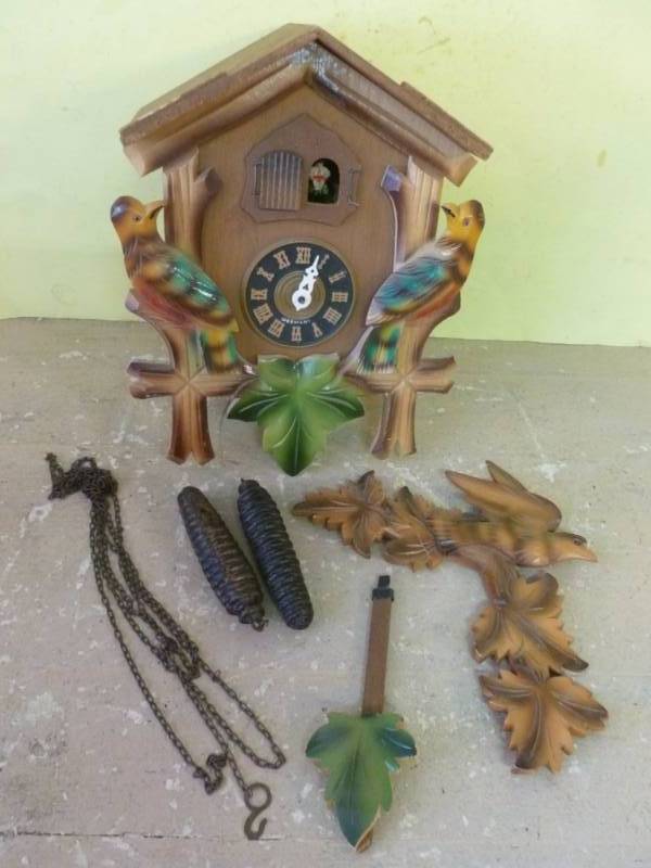 lot 43 image: Vintage Coo-Coo Clock