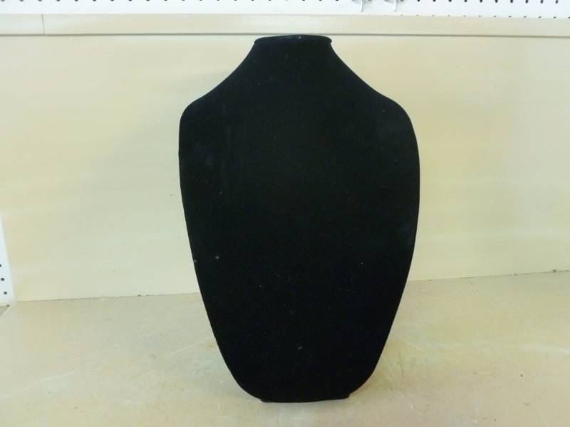 lot 73 image: Necklace Manikin