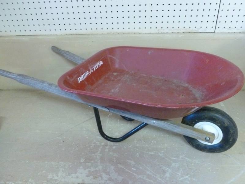 lot 86 image: Radio Flyer Wheel Barrow
