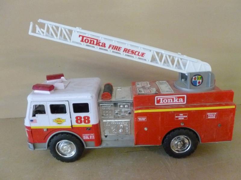 lot 93 image: Tonka Firetruck