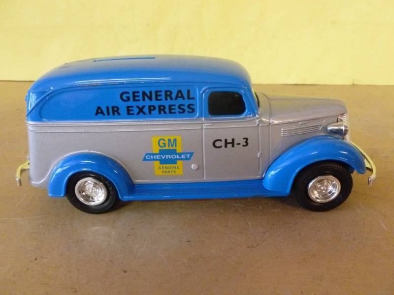 lot 97 image: Ertl Truck Coin Bank